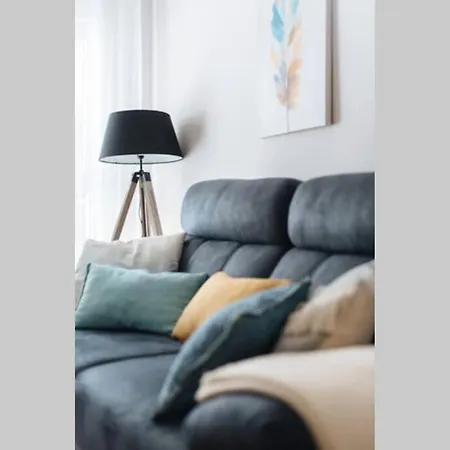 Hostly Sol 2bdr Flat With Patio In Center Apartment *