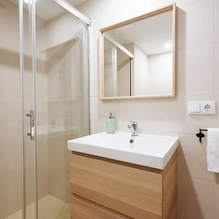 Hostly Sol 2bdr Flat With Patio In Center *