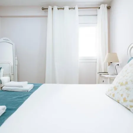 Hostly Sol 2bdr Flat With Patio In Center Seville
