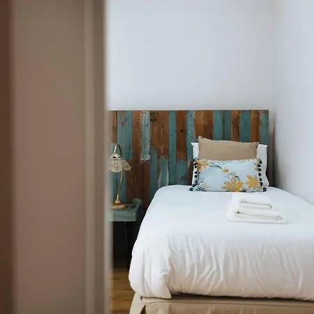Hostly Sol 2bdr Flat With Patio In Center Apartment Seville