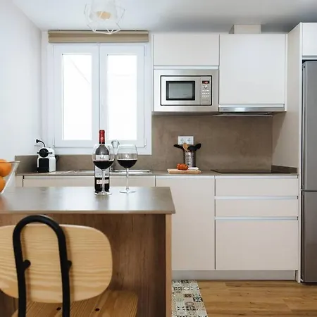 Hostly Sol 2bdr Flat With Patio In Center Apartment Seville