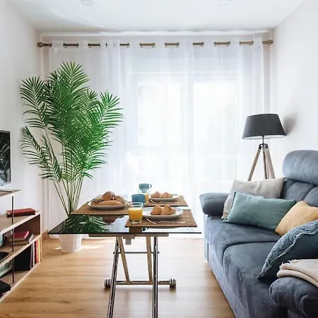 Apartment Hostly Sol 2bdr Flat With Patio In Center