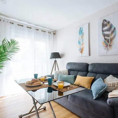 Hostly Sol 2bdr Flat With Patio In Center Apartment Seville