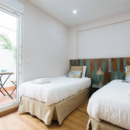 Apartment Hostly Sol 2bdr Flat With Patio In Center Seville