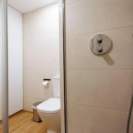 Hostly Sol 2bdr Flat With Patio In Center Apartment *