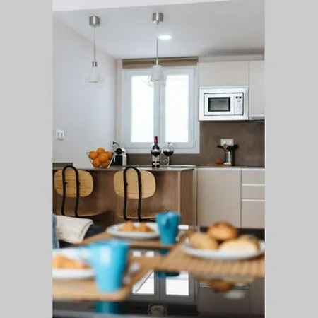 Hostly Sol 2bdr Flat With Patio In Center