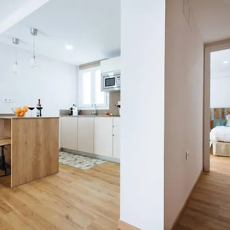 Hostly Sol 2bdr Flat With Patio In Center Apartment Seville