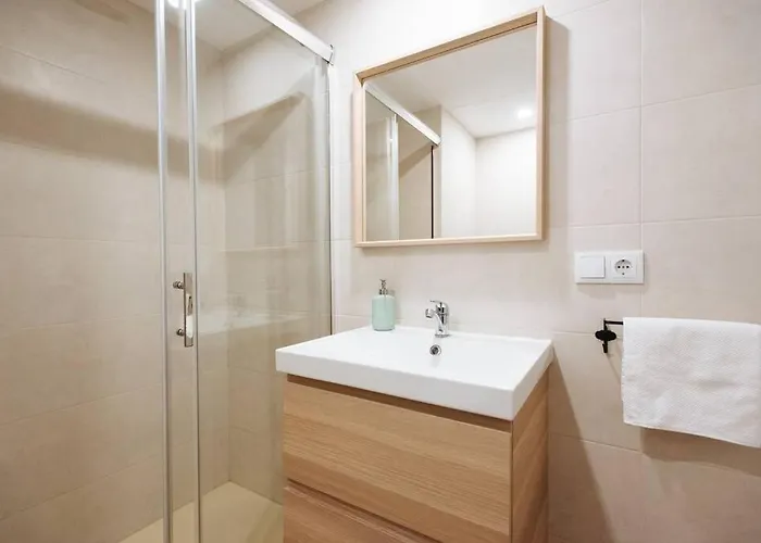 Hostly Sol 2bdr Flat With Patio In Center *