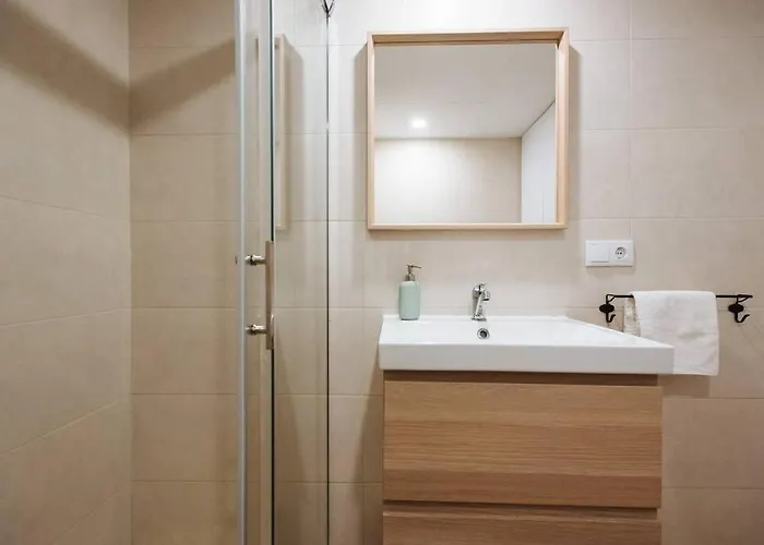 Hostly Sol 2bdr Flat With Patio In Center