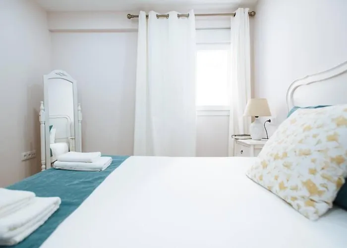 Hostly Sol 2bdr Flat With Patio In Center セビリア