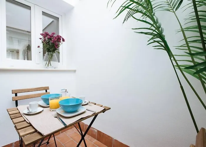 Hostly Sol 2bdr Flat With Patio In Center * セビリア