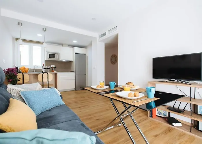 アパート Hostly Sol 2bdr Flat With Patio In Center *