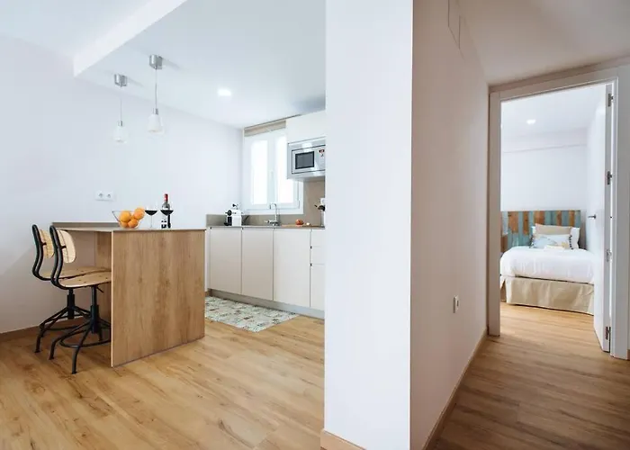 Hostly Sol 2bdr Flat With Patio In Center アパート セビリア
