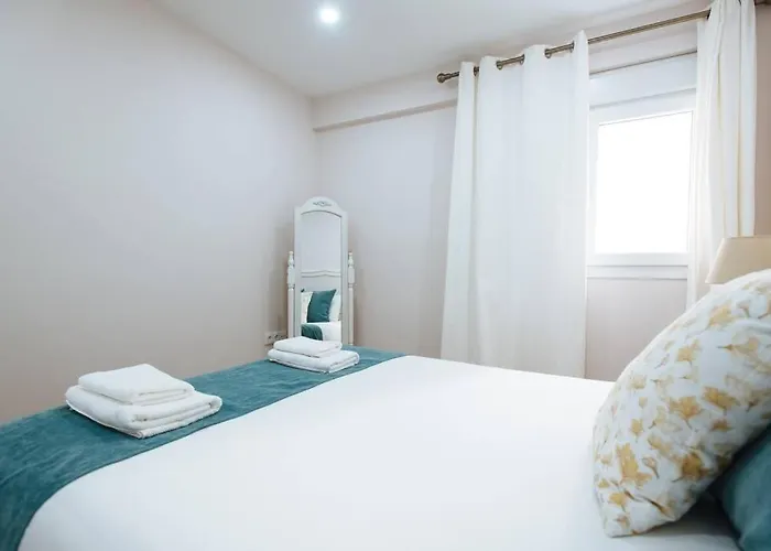 Hostly Sol 2bdr Flat With Patio In Center * セビリア